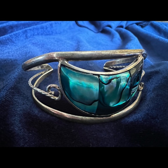 Gorgeous Silver Tone/Abalone Slip-on Cuff Bracelet - Picture 2 of 9